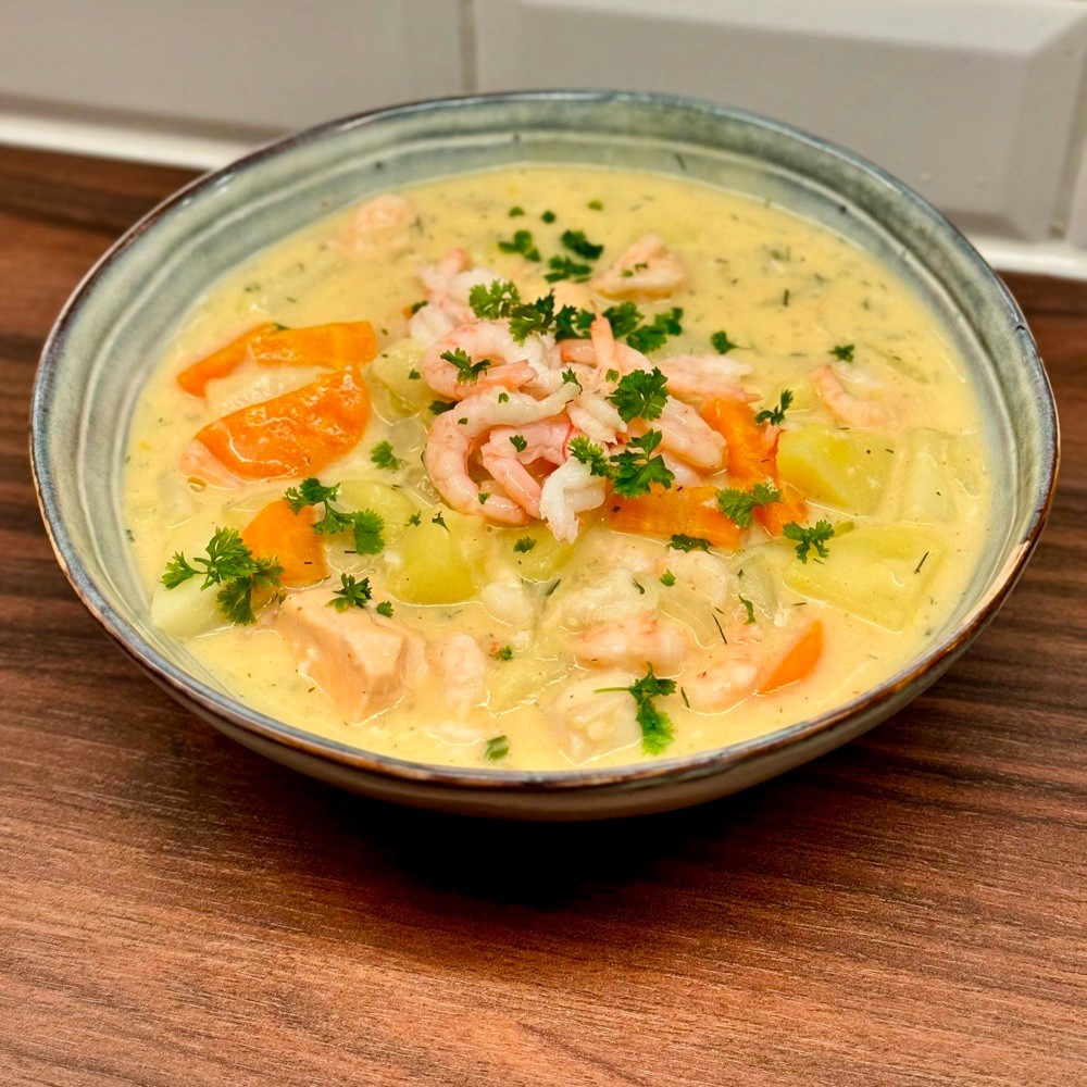 Krämig fisksoppa med fänkål och räkor