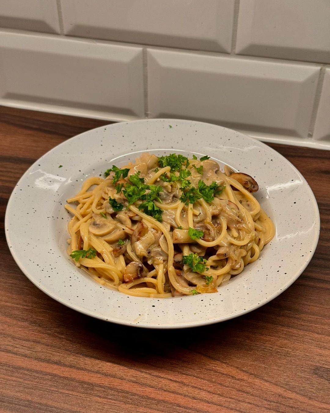 Krämig pasta med smörstekta champinjoner